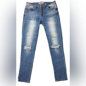 SALE 🏷️ Wild Blue skinny crop jeans size 3